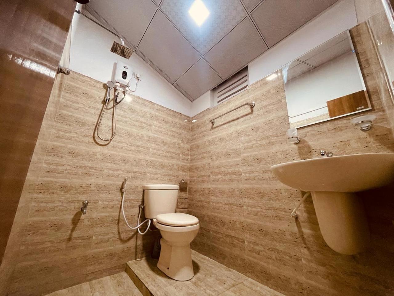 Lake Classical Guest House Kandy Ngoại thất bức ảnh
