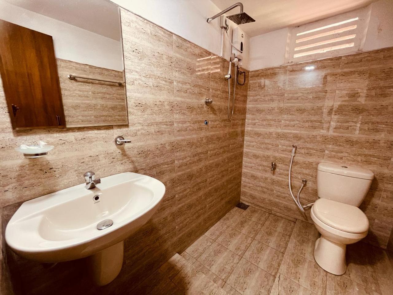 Lake Classical Guest House Kandy Ngoại thất bức ảnh